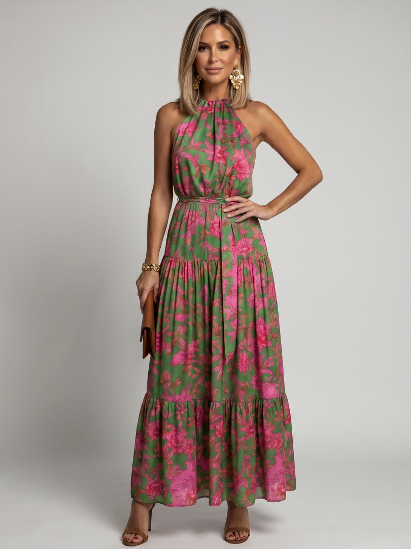 Robe midi drapée en rose avec décolleté halter élégant
