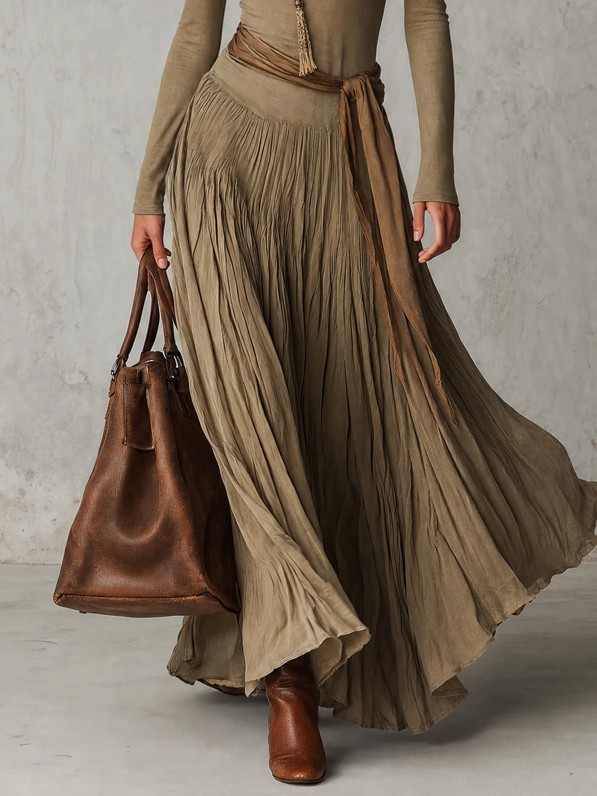 Júlia - Vestido Maxi Plisado Elegante de Cuello Alto y Manga Larga con Lazo en la Cintura