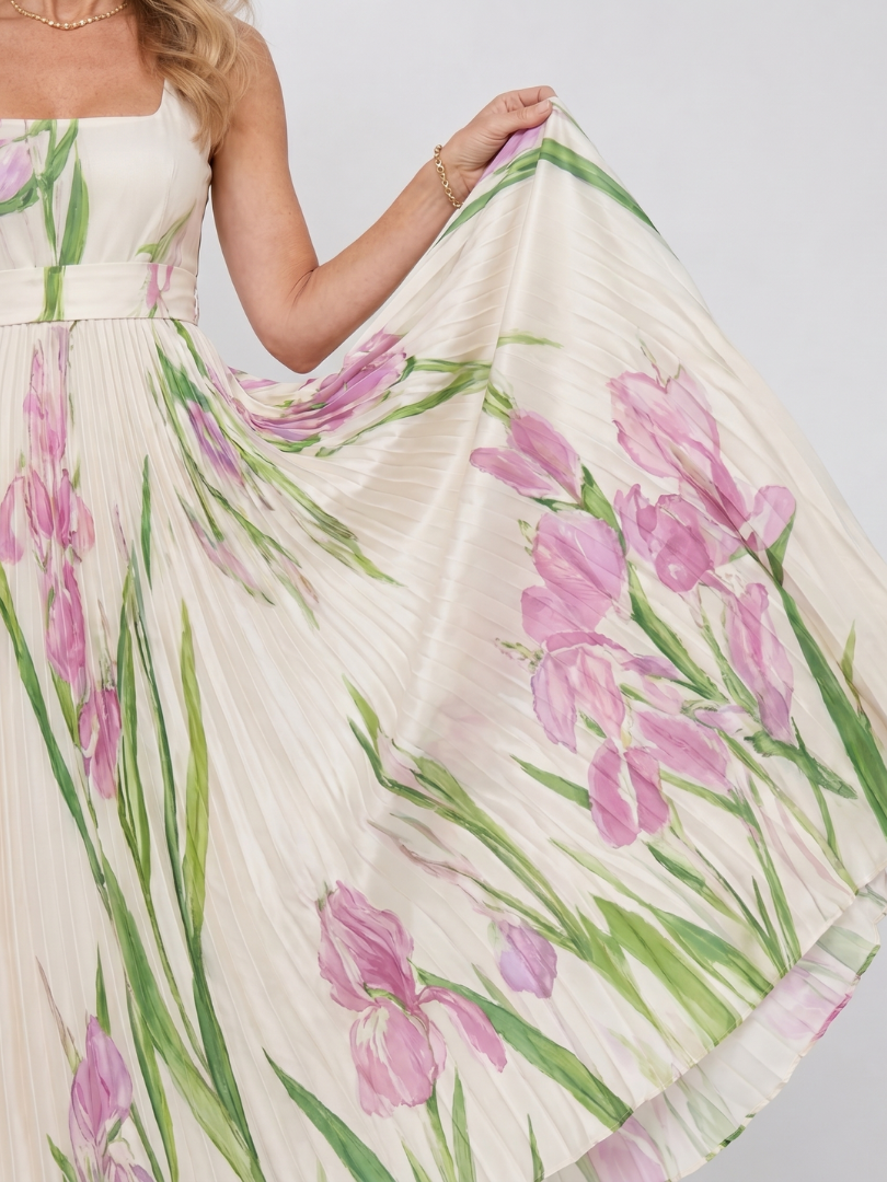 Robe Midi Sans Manches en Satin avec Décolleté Carré et Plis Élégants
