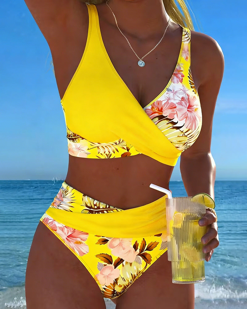Bikini floral de contraste Jolina en Amarillo — top cruzado y braguita de talle alto, vista frontal