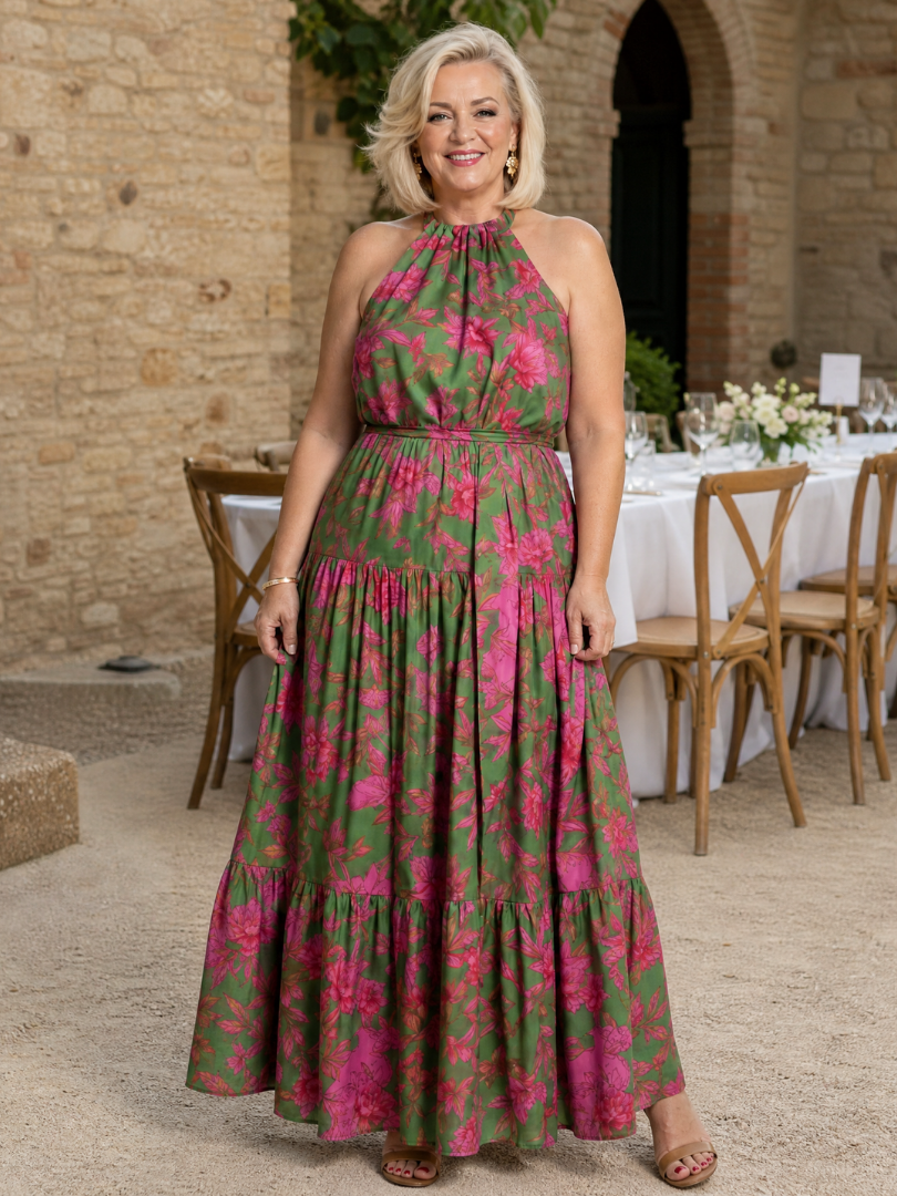 Robe midi drapée en rose avec décolleté halter élégant